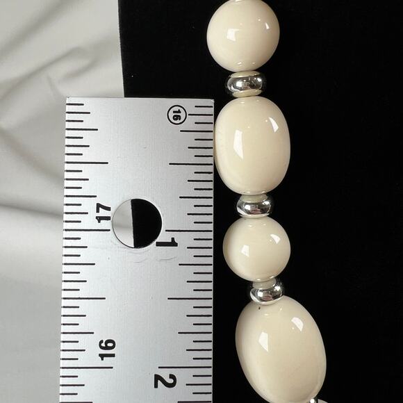 Cream Silvertone Oval and Round Bead Retro Statement Necklace - Picture 5 of 7